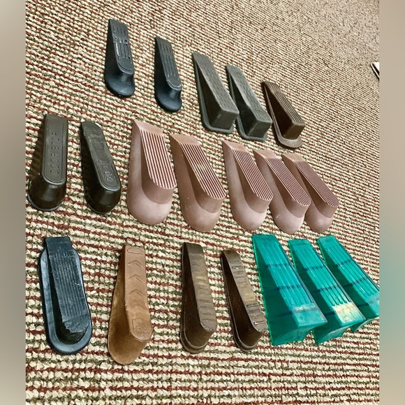 Large Lot of 22 Vtg Heavy Duty Rubber/Plastic Door Stops - Picture 7 of 13